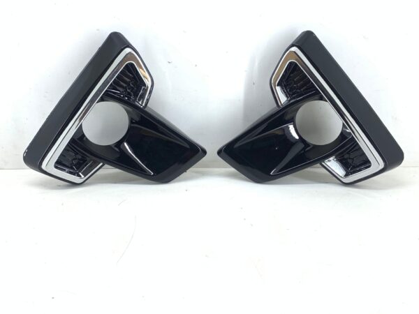 MOLDURA FAROL MILHA TOYOTA HILUX 19/20